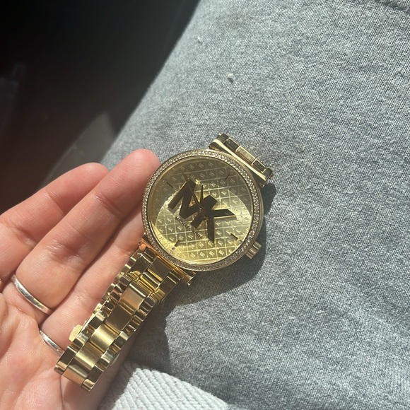 It’s not busted or anything and it’s very nice and clean - Picture 4 of 4